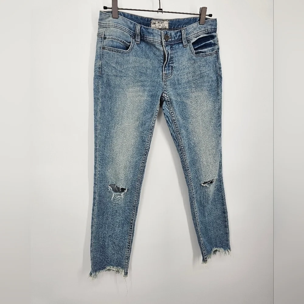 Free People Distressed Skinny Jeans Raw Hem Busted Knee Size‎ 27